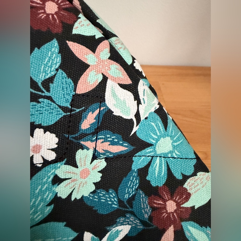 Kavu Floral Pattern Rope Sling Bag - Picture 9 of 17